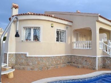 Chalet con 2 dormitorios se vende en Benimar