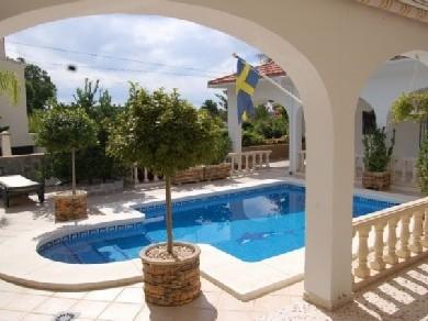 Chalet con 4 dormitorios se vende en Marbella, Costa del Sol