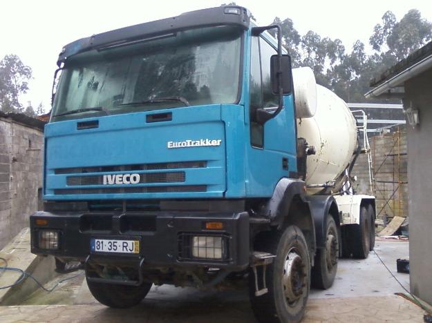 Iveco 410E37 betoneira - ano 2001