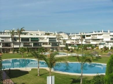 Apartamento con 2 dormitorios se vende en Marbella, Costa del Sol