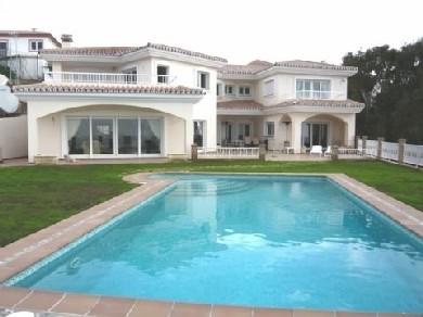 Chalet con 4 dormitorios se vende en Benalmadena Costa, Costa del Sol