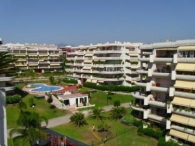 Apartamento con 3 dormitorios se vende en Marbella, Costa del Sol