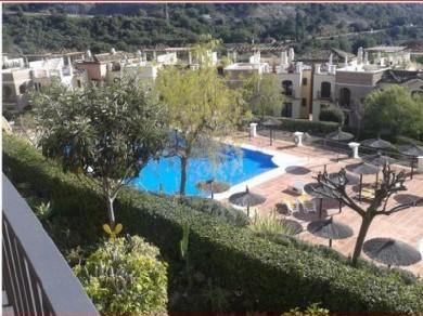 Apartamento con 3 dormitorios se vende en Benahavis, Costa del Sol