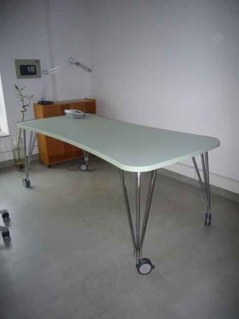 mesa kartell