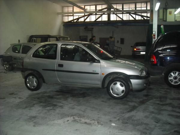 opel corsa 1.4 año 99 perfecto estado solo tiene una averia en la valvula enchega en la primera luego de plancha y pintu