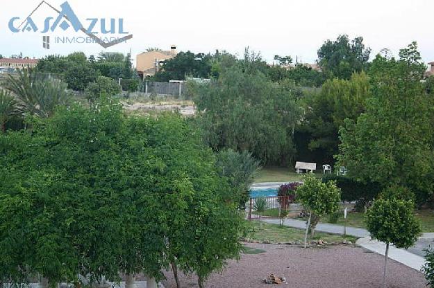 Se alquila en San Juan en urbanizacion cercana a Muchavista, impresionante bungalow de 3 plantas