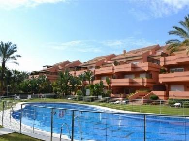 Apartamento con 2 dormitorios se vende en Marbella, Costa del Sol