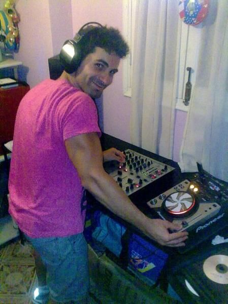 DJ EN SEVILLA SE OFRECE PARA DISCOTECAS O PUBS