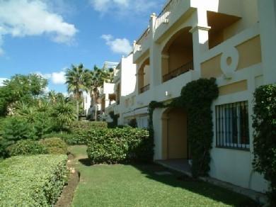 Apartamento con 3 dormitorios se vende en Marbella, Costa del Sol