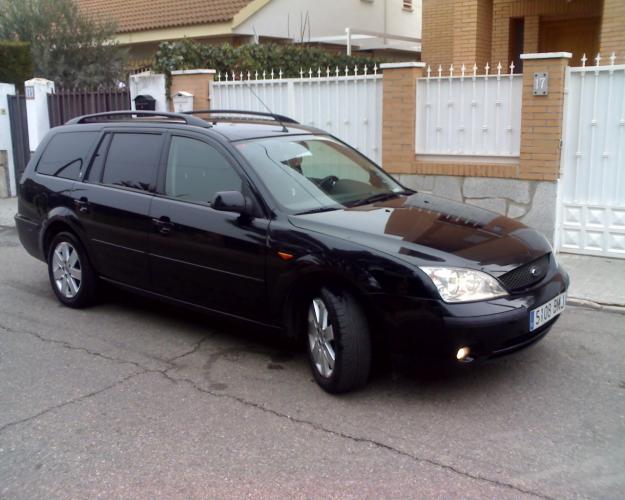 OCASION Ford mondeo Tddi Guía Wagon negro metalizado de agosto-2001. 137000 Km.