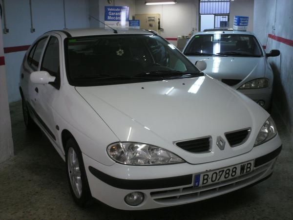 RENAULT Megane RXE 1.4 16V, blanco, año 2000, 170000 km