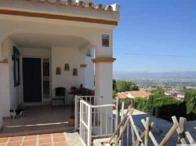 Chalet con 4 dormitorios se vende en Alhaurin de la Torre