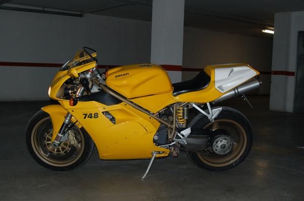 VENDO DUCATI 748(tambien admito cambio)