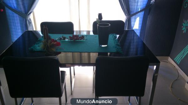 se vende mesa de comedor neuva con 3 meses