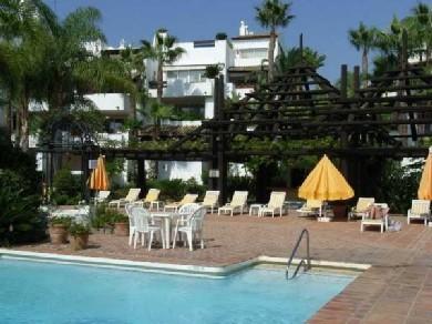 Apartamento con 2 dormitorios se vende en Marbella, Costa del Sol