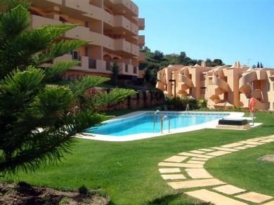 Apartamento con 3 dormitorios se vende en Marbella, Costa del Sol