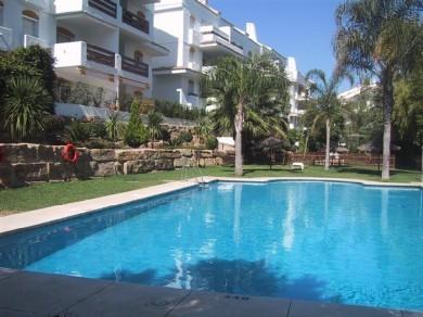 Apartamento con 3 dormitorios se vende en Marbella, Costa del Sol