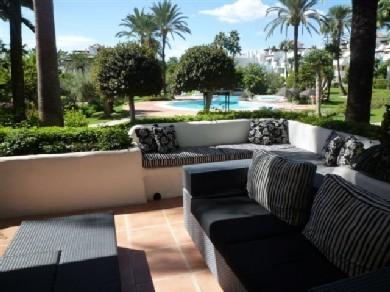 Apartamento con 3 dormitorios se vende en Estepona, Costa del Sol