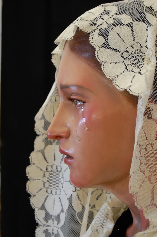 Imagen de virgen dolorosa tamaño natural