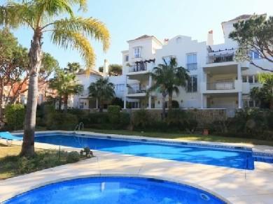 Apartamento con 2 dormitorios se vende en Marbella, Costa del Sol