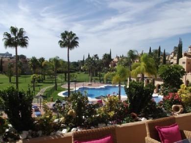 Apartamento con 3 dormitorios se vende en Estepona, Costa del Sol