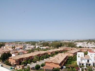 Apartamento con 2 dormitorios se vende en Estepona, Costa del Sol