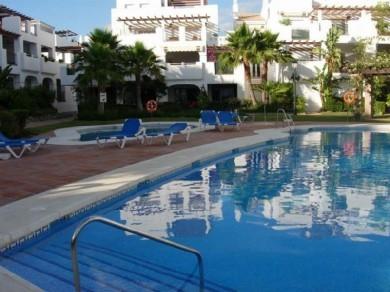 Apartamento con 2 dormitorios se vende en Marbella, Costa del Sol