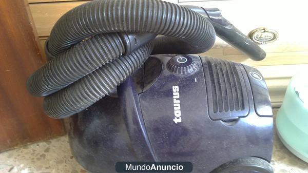 VENDO ASPIRADORA-TAURUS-1700W.SEMINUEVA.AZUL.