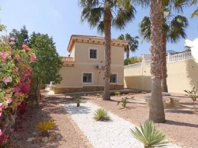 Chalet con 4 dormitorios se vende en San Miguel de Salinas, Vega Baja Torrevieja