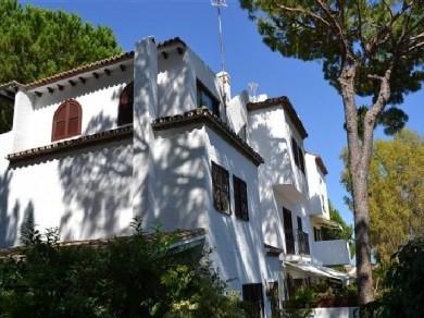 Apartamento con 2 dormitorios se vende en Marbella, Costa del Sol