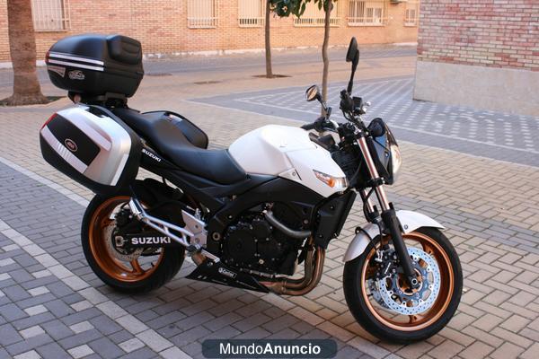 SUZUKI GSR 600 AÑO 2011  7700 KM