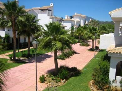 Apartamento con 2 dormitorios se vende en Marbella, Costa del Sol