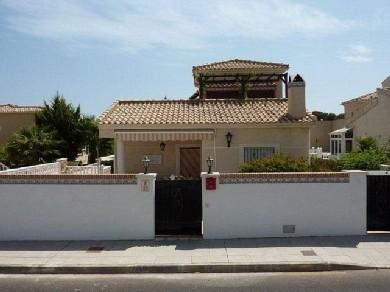 Chalet con 4 dormitorios se vende en Pinar de Campoverde