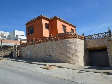 Chalet con 5 dormitorios se vende en Benalmadena Costa, Costa del Sol