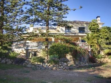 Chalet con 5 dormitorios se vende en Marbella, Costa del Sol