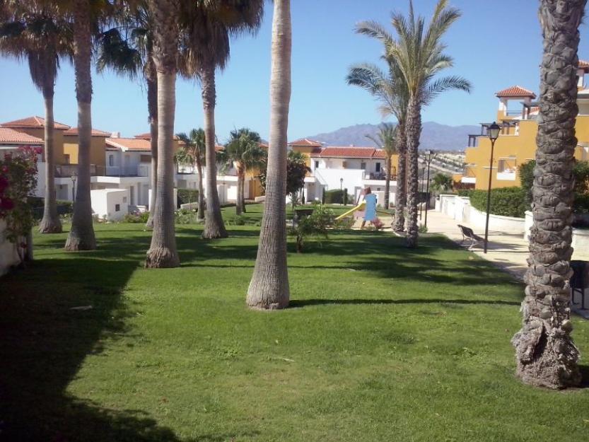 Pueblo Salinas, bajo con jardin