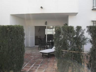 Apartamento con 2 dormitorios se vende en Estepona, Costa del Sol