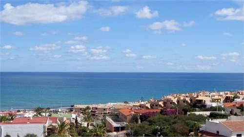 Apartment for Sale in Alicante, Comunidad Valenciana, Ref# 3050399