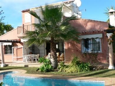 Chalet con 3 dormitorios se vende en Estepona, Costa del Sol