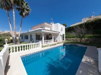 Chalet con 4 dormitorios se vende en Marbella, Costa del Sol