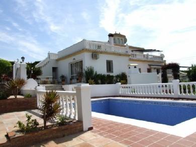 Chalet con 4 dormitorios se vende en Nerja, Costa del Sol, Axarquia