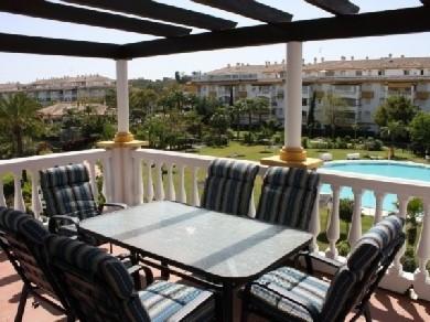 Apartamento con 2 dormitorios se vende en Marbella, Costa del Sol