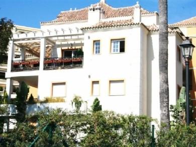 Apartamento con 3 dormitorios se vende en Marbella, Costa del Sol