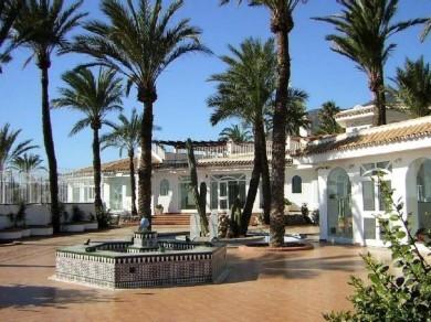 Chalet con 9 dormitorios se vende en Benalmadena Costa, Costa del Sol