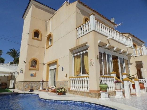 Chalet en venta en Villamartin, Alicante (Costa Blanca)