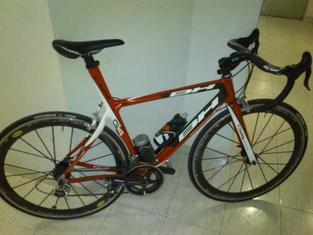 Vendo bicicleta de carretera BH G4 grupo chorus/recod 11V