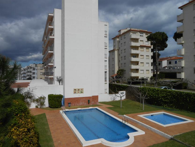 apartamento renovado con piscina comunitaria en L'Escala Costa Brava