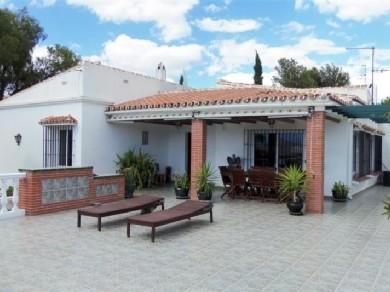 Chalet con 5 dormitorios se vende en Coin