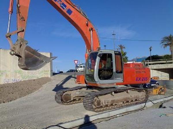 giratoria de cadenas fiat hitachi ex 215 con martllo dnb 1700