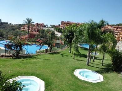 Apartamento con 2 dormitorios se vende en Marbella, Costa del Sol